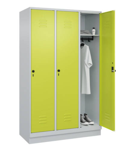 C+P Armoire vestiaire Classic Plus à 3 compartiments, largeur de compartiment 400 mm  L