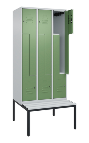 C+P Armoire vestiaire Z Classic Plus avec banc intégré, largeur de compartiment 300 mm  L