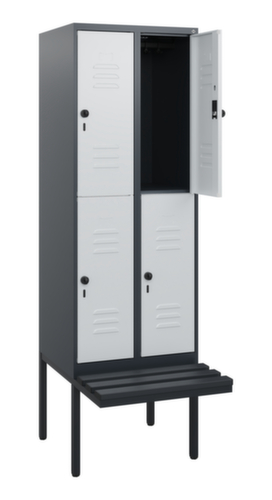 C+P Armoire vestiaire à deux niveaux Classic Plus avec banc, largeur de compartiment 300 mm  L