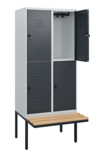 C+P Armoire vestiaire à deux niveaux Classic Plus avec banc, largeur de compartiment 400 mm  L