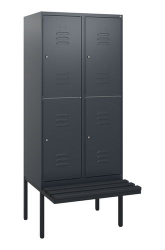 C+P Armoire vestiaire à deux niveaux Classic Plus avec banc, largeur de compartiment 400 mm