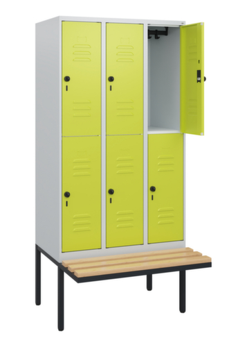 C+P Armoire vestiaire à deux niveaux Classic Plus avec banc, largeur de compartiment 300 mm  L