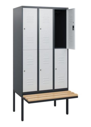 C+P Armoire vestiaire à deux niveaux Classic Plus avec banc, largeur de compartiment 300 mm  L