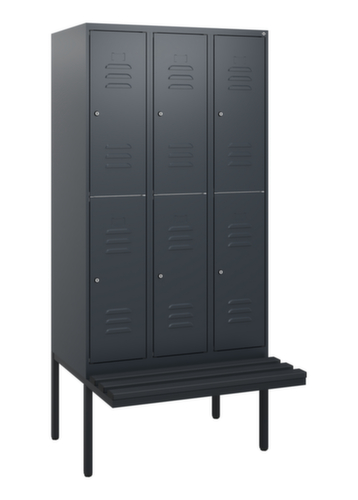 C+P Armoire vestiaire à deux niveaux Classic Plus avec banc, largeur de compartiment 300 mm