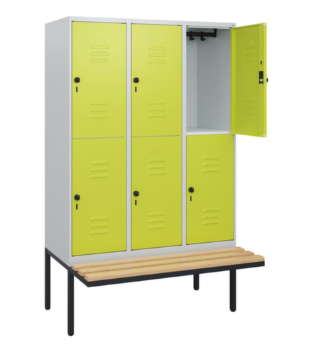 C+P Armoire vestiaire à deux niveaux Classic Plus avec banc, largeur de compartiment 400 mm  L