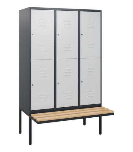 C+P Armoire vestiaire à deux niveaux Classic Plus avec banc, largeur de compartiment 400 mm