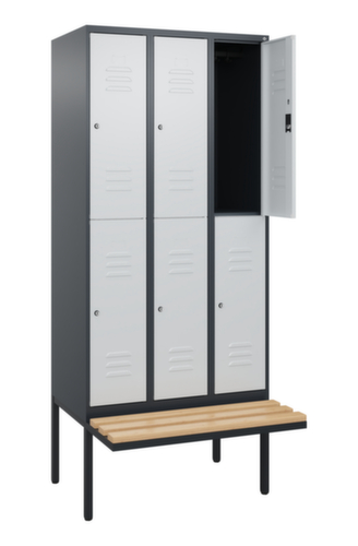 C+P Armoire vestiaire à deux niveaux Classic Plus avec banc, largeur de compartiment 300 mm  L