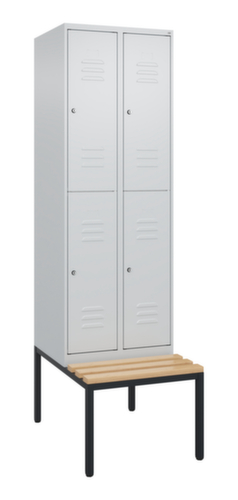 C+P Armoire vestiaire à deux niveaux Classic Plus avec banc, largeur de compartiment 300 mm