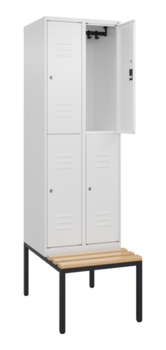 C+P Armoire vestiaire à deux niveaux Classic Plus avec banc, largeur de compartiment 300 mm  L