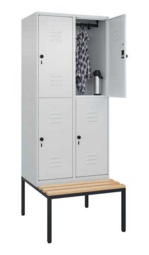 C+P Armoire vestiaire à deux niveaux Classic Plus avec banc, largeur de compartiment 400 mm  L