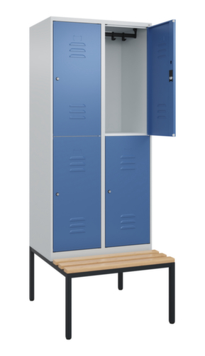 C+P Armoire vestiaire à deux niveaux Classic Plus avec banc, largeur de compartiment 400 mm  L