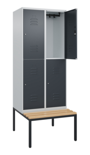 C+P Armoire vestiaire à deux niveaux Classic Plus avec banc, largeur de compartiment 400 mm  L