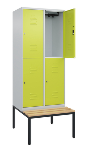 C+P Armoire vestiaire à deux niveaux Classic Plus avec banc, largeur de compartiment 400 mm  L