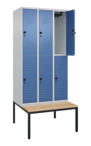 C+P Armoire vestiaire à deux niveaux Classic Plus avec banc, largeur de compartiment 300 mm  L