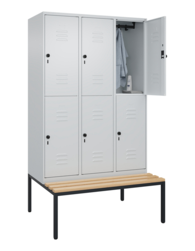 C+P Armoire vestiaire à deux niveaux Classic Plus avec banc, largeur de compartiment 400 mm  L