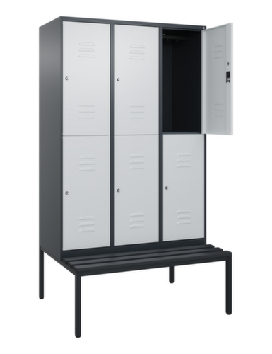 C+P Armoire vestiaire à deux niveaux Classic Plus avec banc, largeur de compartiment 400 mm  L