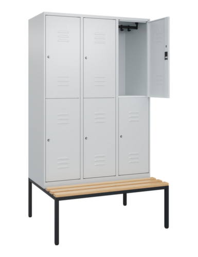 C+P Armoire vestiaire à deux niveaux Classic Plus avec banc, largeur de compartiment 400 mm  L