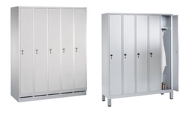 C+P Armoire vestiaire Evolo gris clair avec 5 compartiments - portes lisses