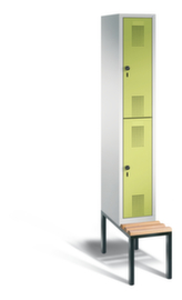 C+P Armoire vestiaire à deux niveaux Evolo gris clair avec banc intégré + 1x2 compartiments, largeur de compartiment 300 mm