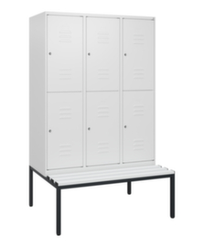 C+P Armoire vestiaire à deux niveaux Classic Plus avec banc, largeur de compartiment 400 mm