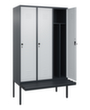 C+P Armoire vestiaire avec banc Classic Plus pour une séparation en noir et blanc, largeur de compartiment 400 mm  S