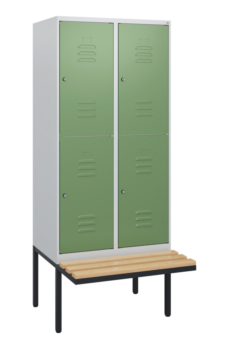 C+P Armoire vestiaire à deux niveaux Classic Plus avec banc, largeur de compartiment 400 mm