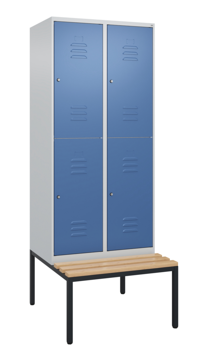 C+P Armoire vestiaire à deux niveaux Classic Plus avec banc, largeur de compartiment 400 mm