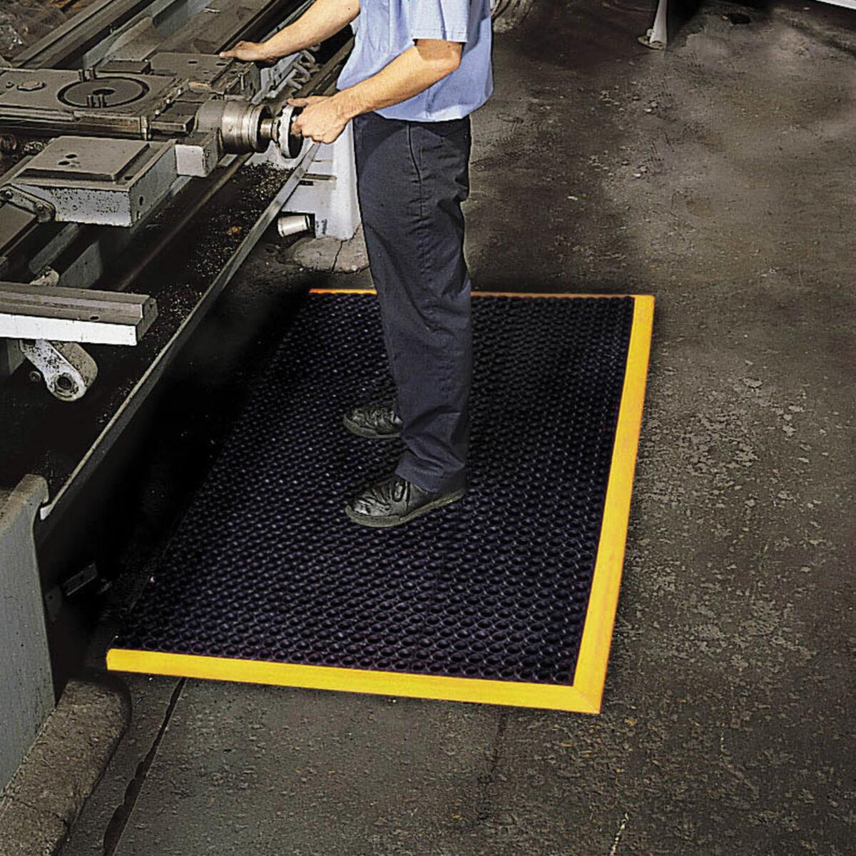 tapis anti-fatigue Groningen avec système de drainage, longueur x largeur 3150 x 970 mm  ZOOM