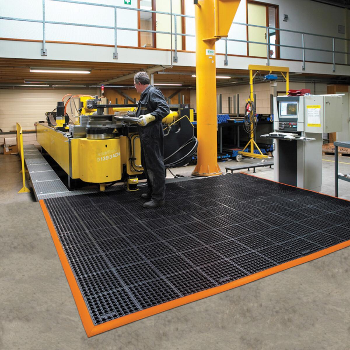 tapis anti-fatigue Groningen avec système de drainage, longueur x largeur 3150 x 970 mm  ZOOM